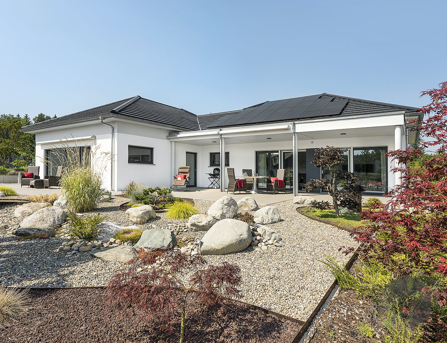 Einfamilienhaus E 10176.1 Moderner Bungalow von SchwörerHaus