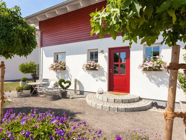 Fertighaus E 15-128.8 - Modernes Landhaus von SchwörerHaus Schlüsselfertig ab 332211€, Satteldach-Klassiker Außenansicht 3