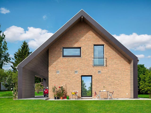 Fertighaus E 15-170.1 - Musterhaus Helmstorf von SchwörerHaus Schlüsselfertig ab 641560€, Satteldach-Klassiker Außenansicht 3