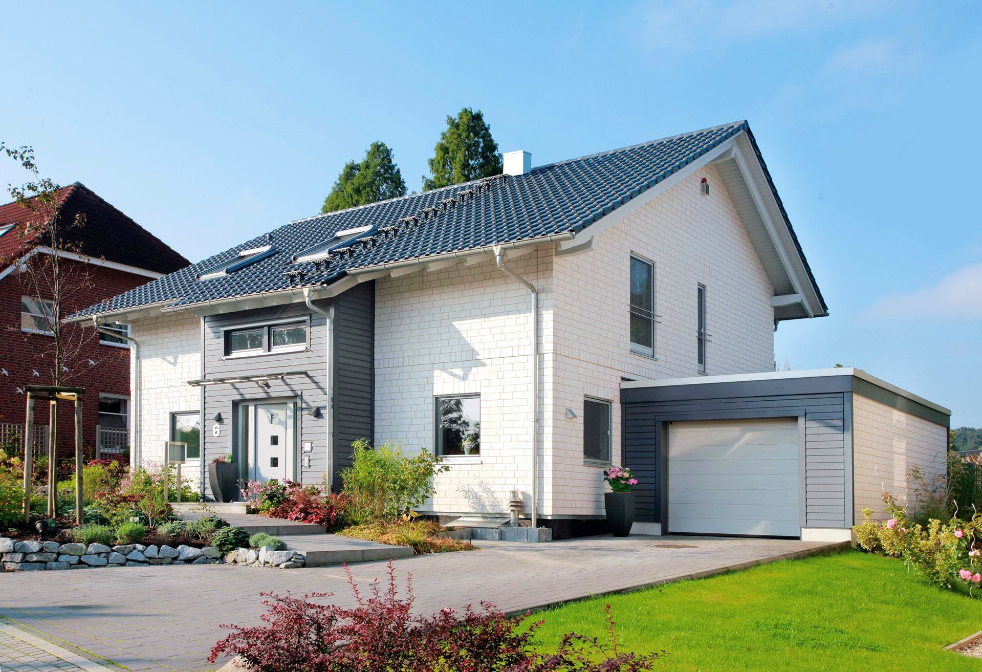 Fertighaus E 15-197.2 - Fertighaus mit Klinkerfassade von SchwörerHaus Schlüsselfertig ab 559600€, Außenansicht 2