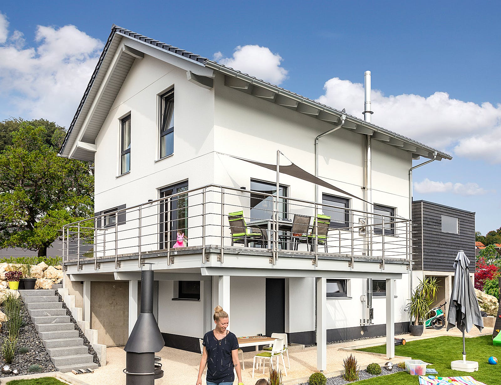 Fertighaus E 15-121.7 - Kundenhaus mit Eigenleistungen von SchwörerHaus Schlüsselfertig ab 349950€, Außenansicht 1