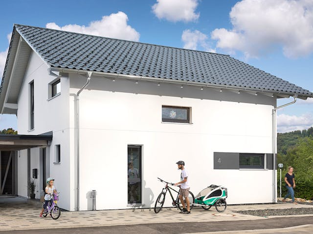 Fertighaus E 15-121.7 - Kundenhaus Bagatur von SchwörerHaus Schlüsselfertig ab 352818€, Satteldach-Klassiker Außenansicht 3