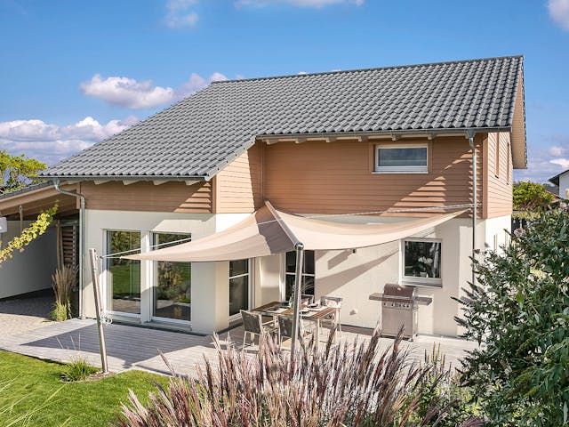 Fertighaus E 15-150.6 - Aktionshaus mit Sonneninsel von SchwörerHaus Schlüsselfertig ab 365653€, Außenansicht 4
