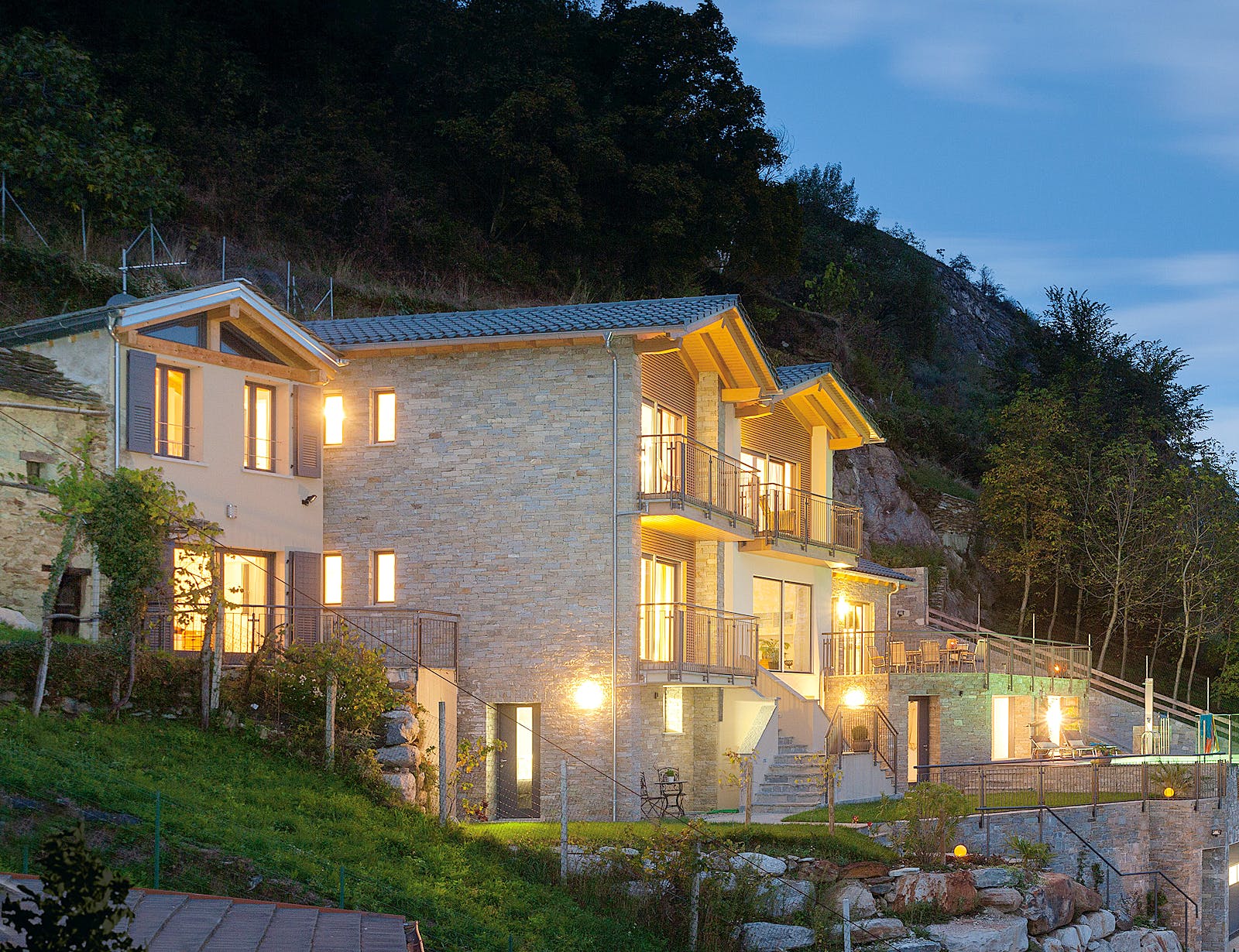 Fertighaus E 20-172.4 - Fertighaus mediterran von SchwörerHaus - Österreich Schlüsselfertig ab 683650€, Außenansicht 1