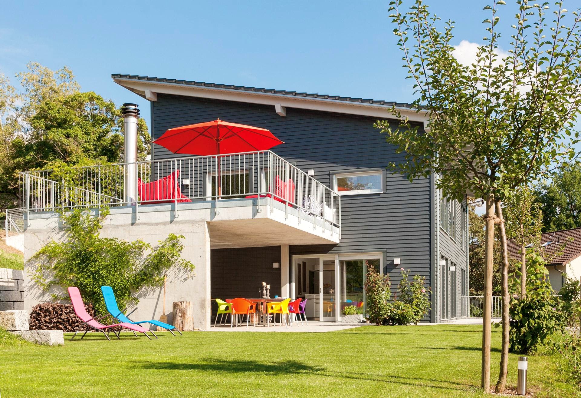 Fertighaus E 20-196.2 - Energiesparhaus von SchwörerHaus Schlüsselfertig ab 558850€, Pultdachhaus Außenansicht 2