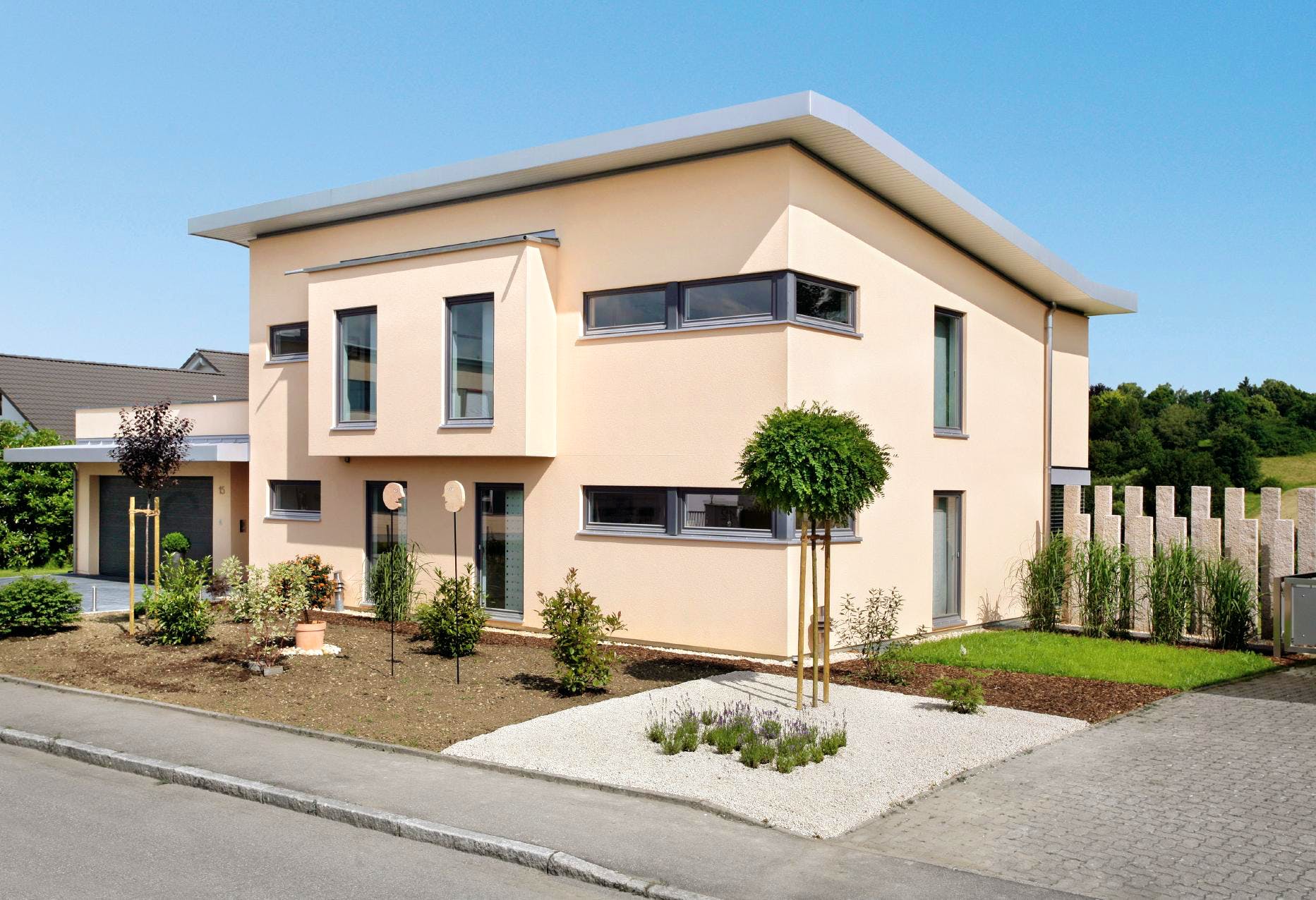 Fertighaus E 20-198.1 - Einfamilienhaus mit Z-Dach von SchwörerHaus Schlüsselfertig ab 721900€, Stadtvilla Außenansicht 2