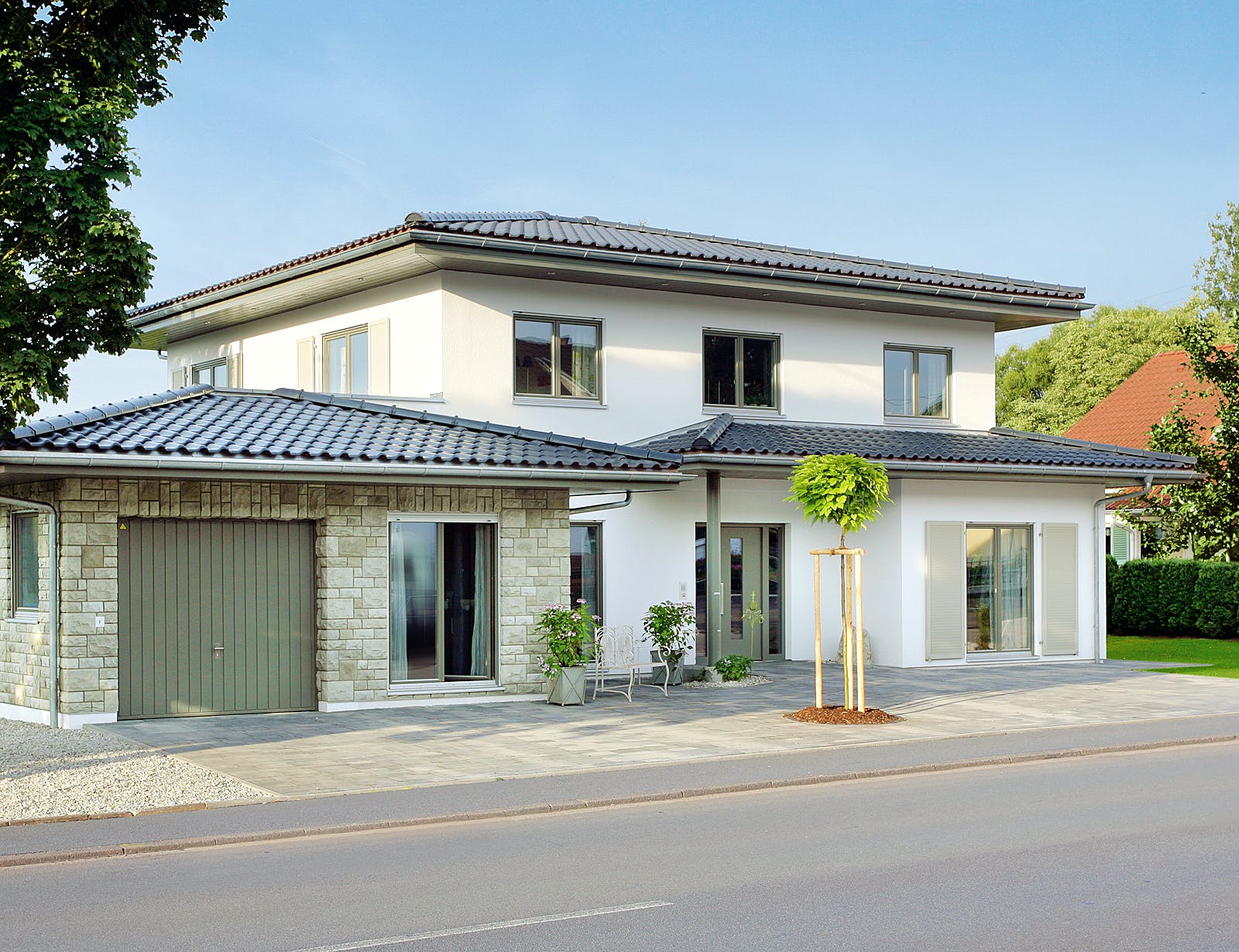 Fertighaus E 20-201.1 - Französischer Landhausstil von SchwörerHaus Schlüsselfertig ab 630700€, Stadtvilla Außenansicht 1
