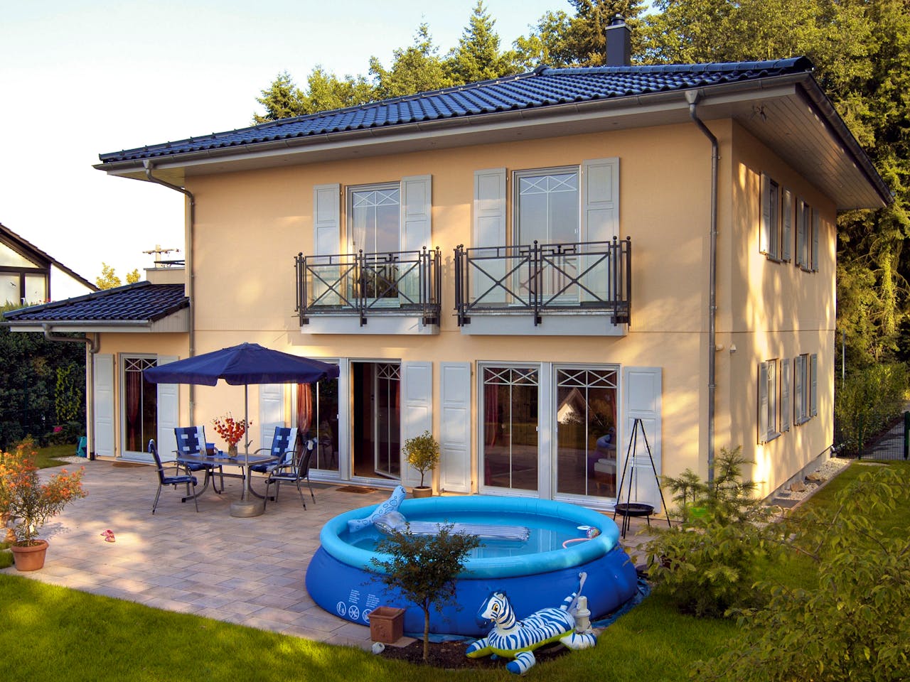 Fertighaus E 20-204.1 - Mediterrane Stadtvilla von SchwörerHaus Schlüsselfertig ab 627553€, Stadtvilla Außenansicht 1