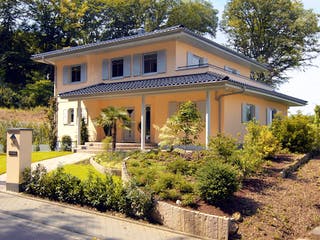 Fertighaus E 20-204.1 - Mediterrane Stadtvilla von SchwörerHaus Schlüsselfertig ab 627553€, Stadtvilla Außenansicht 2
