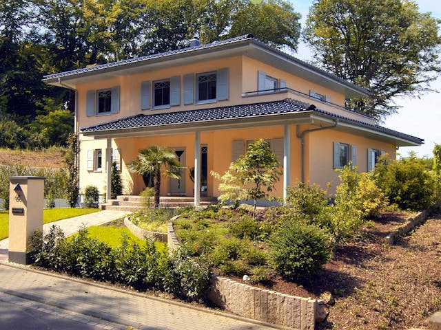 Fertighaus E 20-204.1 - Mediterrane Stadtvilla von SchwörerHaus Schlüsselfertig ab 627553€, Stadtvilla Außenansicht 2