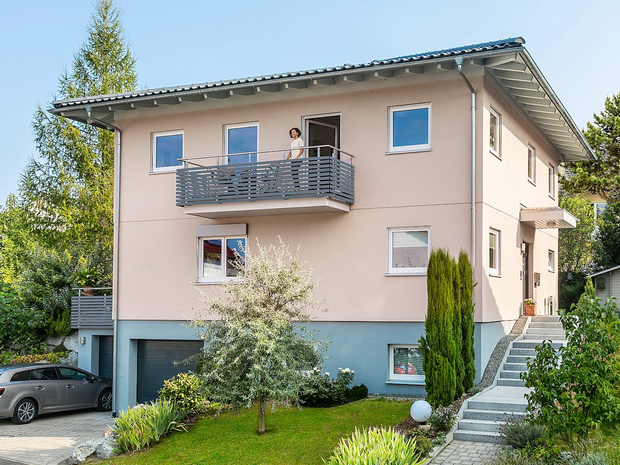 Fertighaus E 20-173.3 - Stadtvilla in Hanglage von SchwörerHaus Schlüsselfertig ab 477542€, Stadtvilla Außenansicht 1