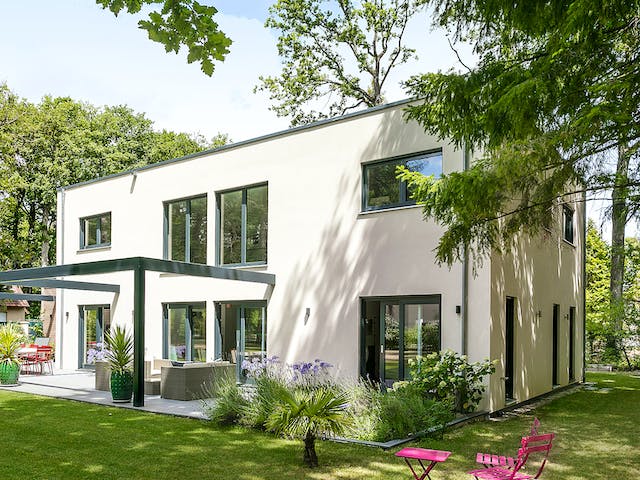 Fertighaus E 20-220.1 - Moderne Villa mit Flachdach von SchwörerHaus - Österreich Schlüsselfertig ab 586630€, Außenansicht 1