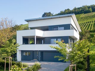 Fertighaus E 20-222.1 - Villa in Hanglage von SchwörerHaus Schlüsselfertig ab 1031805€, Cubushaus Außenansicht 2 Fertighaus E 20-222.1 - Villa in Hanglage von SchwörerHaus Schlüsselfertig ab 1031805€, Cubushaus Außenansicht 2