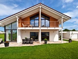Fertighaus Seehausen von Regnauer Hausbau Schlüsselfertig ab 405975€, Satteldach-Klassiker Außenansicht 1