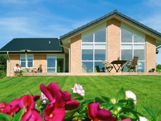 Fertighaus Seeland - Winkelbungalow von Danhaus Deutschland, Bungalow Außenansicht 1
