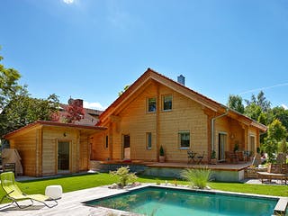 Blockhaus Siglingen von Rems-Murr-Holzhaus Ausbauhaus ab 274728€, Satteldach-Klassiker Außenansicht 3