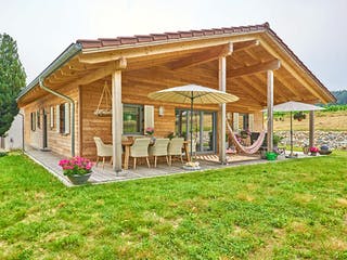 Fertighaus Kundenhaus Bauer von Sonnleitner Holzbau, Bungalow Außenansicht 2