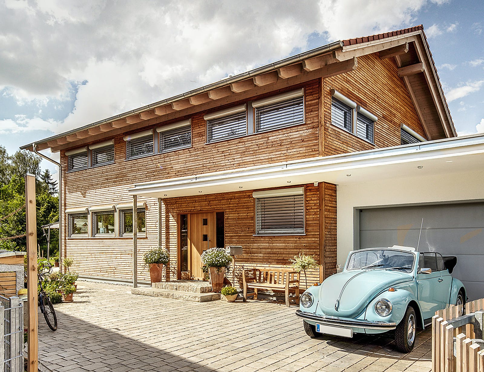 Fertighaus Kundenhaus Gusto von Sonnleitner Holzbau, Satteldach-Klassiker Außenansicht 1