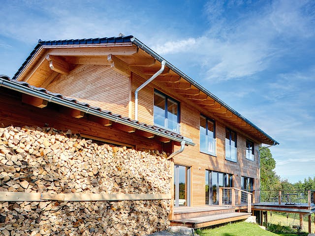 Fertighaus Kundenhaus Gusto von Sonnleitner Holzbau, Satteldach-Klassiker Außenansicht 3