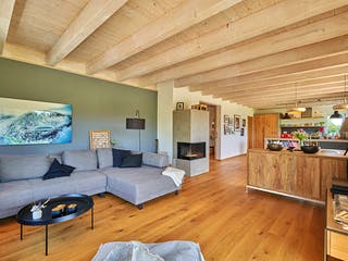 Fertighaus Kundenhaus Schliersee von Sonnleitner Holzbau, Satteldach-Klassiker Innenansicht 2