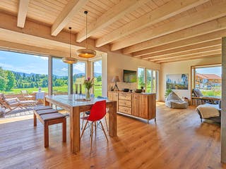 Fertighaus Kundenhaus Schliersee von Sonnleitner Holzbau, Satteldach-Klassiker Innenansicht 3