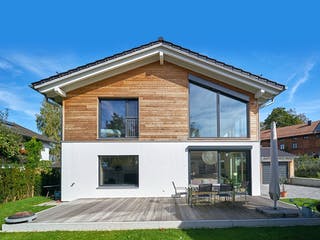 Fertighaus Kundenhaus Severin von Sonnleitner Holzbau, Satteldach-Klassiker Außenansicht 2