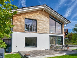 Fertighaus Kundenhaus Severin von Sonnleitner Holzbau, Satteldach-Klassiker Außenansicht 3