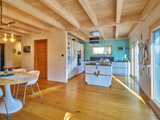 Fertighaus Kundenhaus Wittelsbach von Sonnleitner Holzbau, Satteldach-Klassiker Innenansicht 2