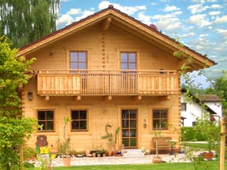 Fertighaus Spittal - Erkervariante von TIROLIA Ausbauhaus ab 119650€, Blockhaus Außenansicht 3