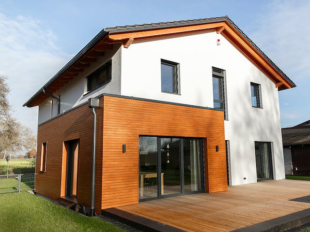 Fertighaus Kundenhaus 1 von Stamm Holzbau, Satteldach-Klassiker Außenansicht 1