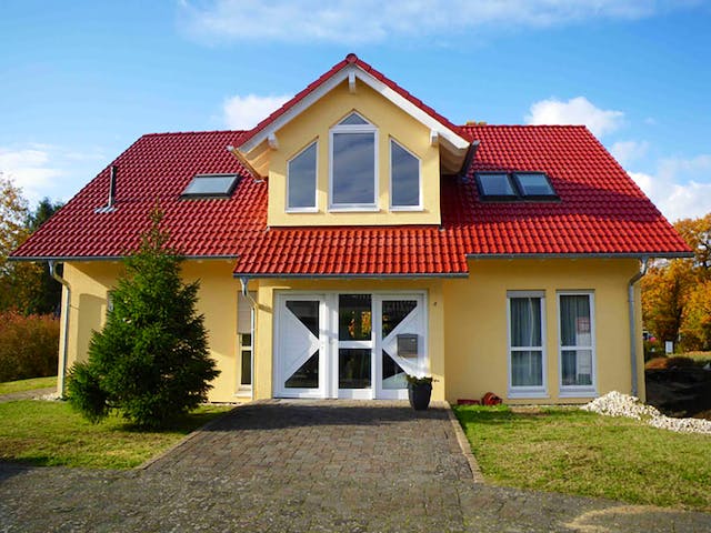 Fertighaus Stelle von STREIF Haus, Satteldach-Klassiker Außenansicht 1