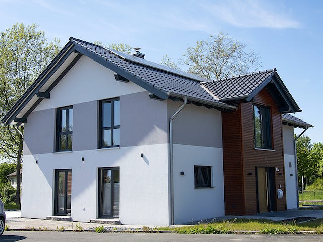 Fertighaus Musterhaus „Smarthome Paderborn“ von Suckfüll Energiesparhaus, Satteldach-Klassiker Außenansicht 2