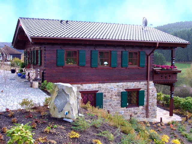 Fertighaus Südtirol (ohne Unterbau) von TIROLIA Ausbauhaus ab 80430€, Satteldach-Klassiker Außenansicht 6
