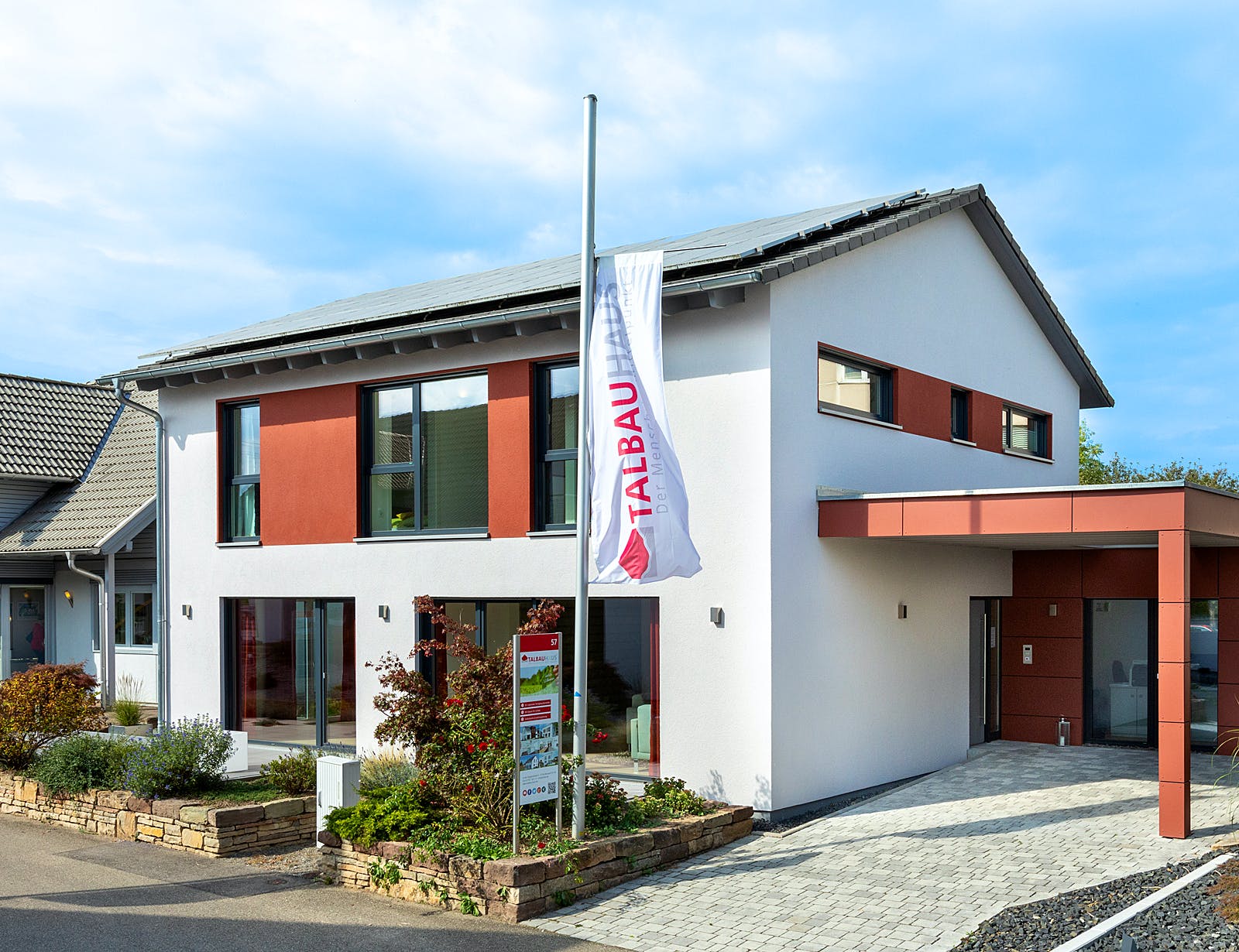 Fertighaus Musterhaus Fellbach von TALBAU-Haus Schlüsselfertig ab 522000€, Satteldach-Klassiker Außenansicht 1