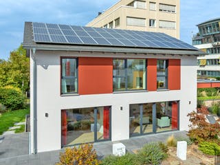 Fertighaus Musterhaus Fellbach von TALBAU-Haus Schlüsselfertig ab 543000€, Satteldach-Klassiker Außenansicht 2