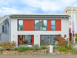 Fertighaus Musterhaus Fellbach von TALBAU-Haus Schlüsselfertig ab 543000€, Satteldach-Klassiker Außenansicht 4