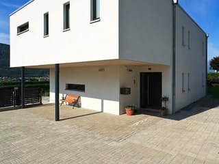 Fertighaus Tessin von Holzhaus Rosskopf Schlüsselfertig ab 499000€, Cubushaus Außenansicht 15