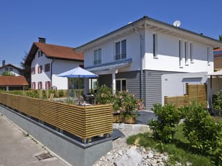 Fertighaus Traunstein von Regnauer Hausbau Schlüsselfertig ab 311110€, Stadtvilla Außenansicht 2