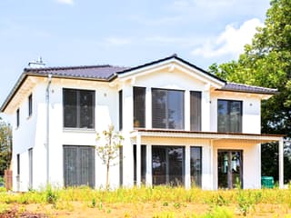 Fertighaus Tremmel von Becker 360 Schlüsselfertig ab 411500€, Stadtvilla Außenansicht 2