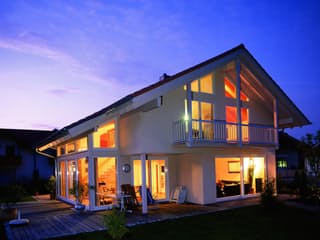 Fertighaus Ursula von Ludwig Andrä Holzbau Schlüsselfertig ab 314726€, Satteldach-Klassiker Außenansicht 1