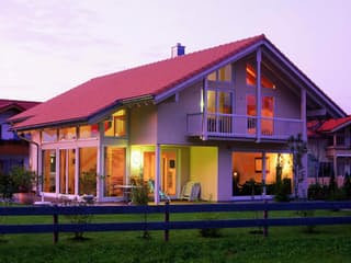 Fertighaus Ursula von Ludwig Andrä Holzbau Schlüsselfertig ab 314726€, Satteldach-Klassiker Außenansicht 3