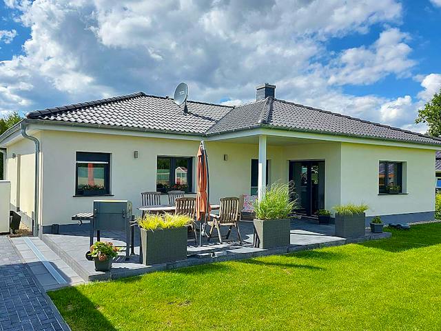 Massivhaus Bungalow W_105 von VARIODOMO Bausysteme Schlüsselfertig ab 284340€, Bungalow Außenansicht 1