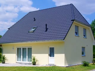 Fertighaus VarioFamily 141 von VarioSelf Schlüsselfertig ab 174390€, Satteldach-Klassiker Außenansicht 1