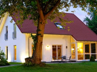 Fertighaus VarioFamily 154 von VarioSelf Schlüsselfertig ab 227060€, Satteldach-Klassiker Außenansicht 1