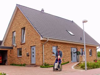 Fertighaus VarioFamily 178 von VarioSelf Schlüsselfertig ab 234940€, Satteldach-Klassiker Außenansicht 1