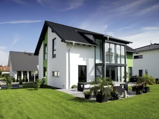 Fertighaus VIO – Einfamilienhaus zum Wohlfühlen von FingerHaus, Satteldach-Klassiker Außenansicht 2