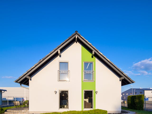 Fertighaus MH Gründau - VIO von FingerHaus Schlüsselfertig ab 372695€, Satteldach-Klassiker Außenansicht 2