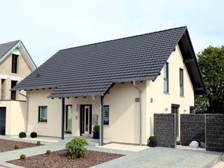 Fertighaus VIO mit Pool von FingerHaus, Satteldach-Klassiker Außenansicht 1