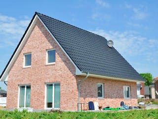 Massivhaus Klassiker V 120 von Virtus Massivhaus Schlüsselfertig ab 144500€, Satteldach-Klassiker Außenansicht 1