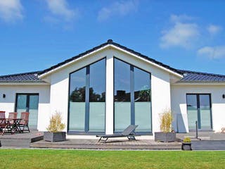 Massivhaus Winkelbungalow V 105 von Virtus Massivhaus Schlüsselfertig ab 143500€, Bungalow Außenansicht 1